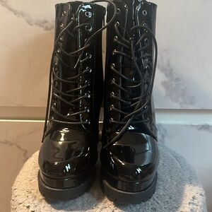 Wild DIVA Lounge Black Patent Leather VIVIAN-01 Platform Booties